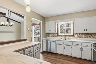 4540 Greenhaven Dr, Vadnais Heights, MN 55127 - Photo 8