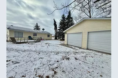 611 Evergreen Street, Thief River Falls, MN 56701 - Photo 2