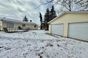 611 Evergreen St, Thief River Falls, MN 56701 - Photo 2