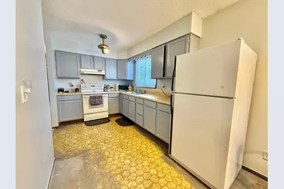 611 Evergreen Street, Thief River Falls, MN 56701 - Photo 6