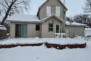 710 1st Ave NE, Glenwood, MN 56334 - Photo 2