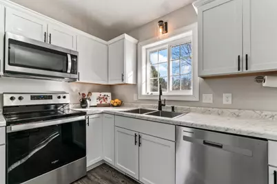 916 E Village Circle SE, Rochester, MN 55904 - Photo 10