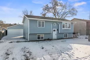 916 E Village Cir SE, Rochester, MN 55904 - Photo 2