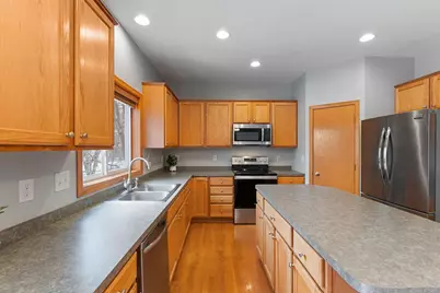 1511 Deerwood Bend, Eagan, MN 55122 - Photo 8