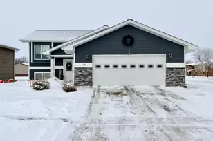 1727 Grand Ave, Worthington, MN 56187 - Photo 1