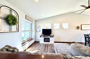 1727 Grand Ave, Worthington, MN 56187 - Photo 12