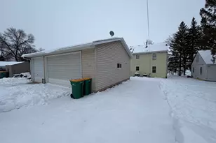 1420 Frank Hall Dr, Albert Lea, MN 56007 - Photo 6