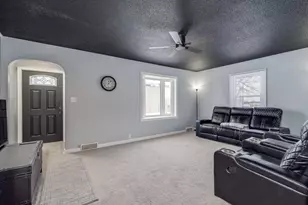 621 N 2nd St, Le Sueur, MN 56058 - Photo 2