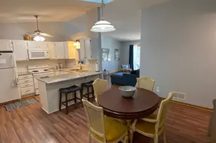 1060 Pondview Ct, Vadnais Heights, MN 55127 - Photo 6