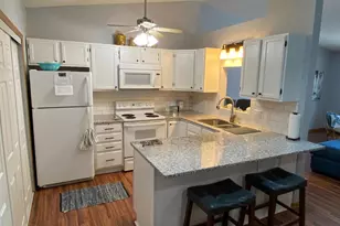 1060 Pondview Ct, Vadnais Heights, MN 55127 - Photo 1