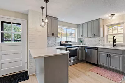 1467 County Road B E, Maplewood, MN 55109 - Photo 2