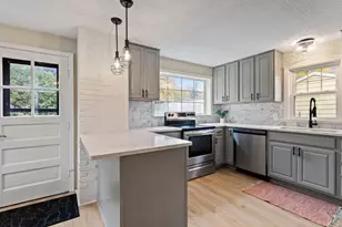 1467 County Rd B E, Maplewood, MN 55109 - Photo 2