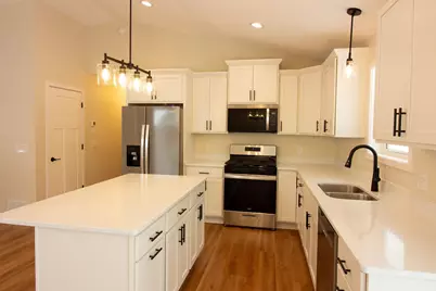 1105 2nd Street SE, Faribault, MN 55021 - Photo 2