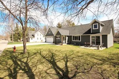 301 Dale Street SW, Hutchinson, MN 55350 - Photo 2