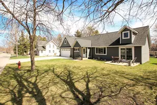 301 Dale St SW, Hutchinson, MN 55350 - Photo 2
