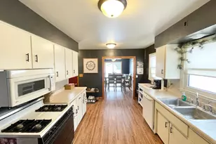 519 N Van Buren Ave, Springfield, MN 56087 - Photo 12