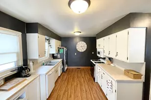 519 N Van Buren Ave, Springfield, MN 56087 - Photo 14