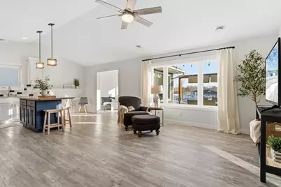 2008 Lakepark Avenue, Alexandria, MN 56308 - Photo 2