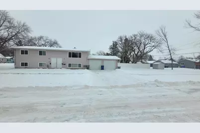 1602 6th Avenue N, Moorhead, MN 56560 - Photo 2