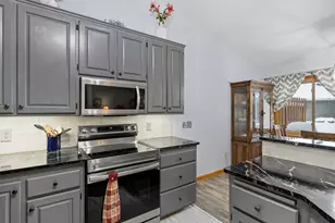 2013 91st Ln N, Brooklyn Park, MN 55443 - Photo 8