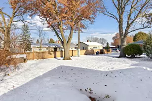 711 Grandview Ave W, Roseville, MN 55113 - Photo 32