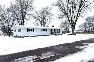 3702 W Amber Lake Dr, Fairmont, MN 56031 - Photo 1