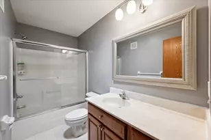 6913 Connelly Cir, Savage, MN 55378 - Photo 10