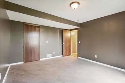 6913 Connelly Circle, Savage, MN 55378 - Photo 14