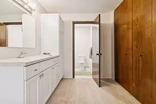 4009 Heritage Hills Dr, Bloomington, MN 55437 - Photo 16