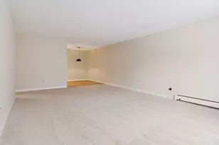 4009 Heritage Hills Dr, Bloomington, MN 55437 - Photo 12