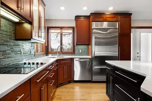 400 Oakland Pl NE, Austin, MN 55912 - Photo 4