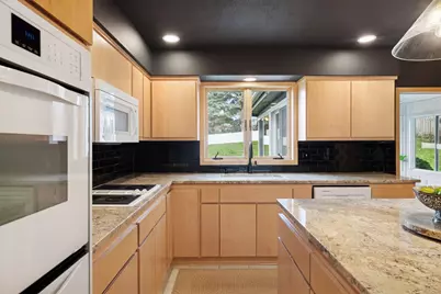 12634 Hilloway Road W, Minnetonka, MN 55305 - Photo 4