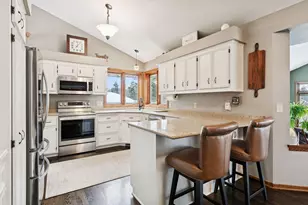 7024 135th St W, Apple Valley, MN 55124 - Photo 4