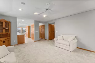 547 Woodside Ct, Shakopee, MN 55379 - Photo 8