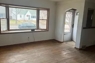 966 Hawthorne Ave E, Saint Paul, MN 55106 - Photo 2