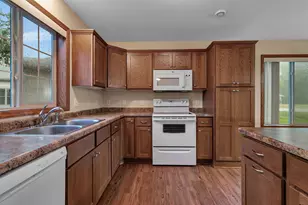 647 Cottonwood Ave, Litchfield, MN 55355 - Photo 2