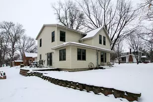302 2nd St SE, Renville, MN 56284 - Photo 2