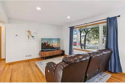 984 Tuscarora Avenue, Saint Paul, MN 55102 - Photo 4