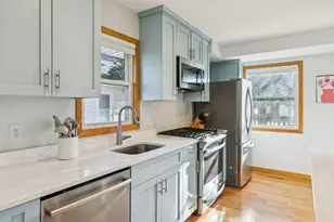 984 Tuscarora Ave, Saint Paul, MN 55102 - Photo 16