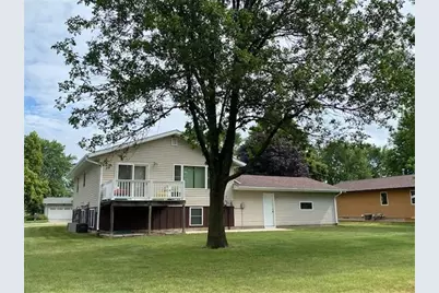 2009 Great Bend Boulevard, Windom, MN 56101 - Photo 2