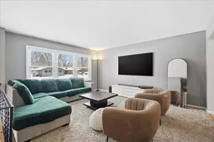 7048 Montrose Rd, Woodbury, MN 55125 - Photo 4