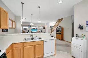 1373 5th St E, Saint Paul, MN 55106 - Photo 6