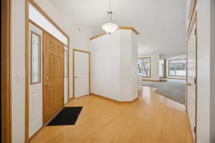 519 Holly Ln N, Oakdale, MN 55128 - Photo 2