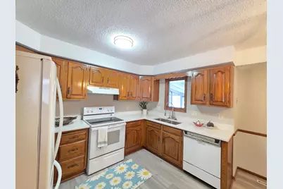 6801 Toledo Avenue N, Brooklyn Center, MN 55429 - Photo 2