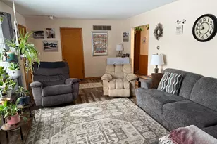 826 Maple St NE, Hutchinson, MN 55350 - Photo 6
