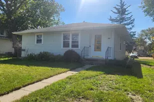 510 5th St SE, Pipestone, MN 56164 - Photo 2