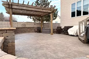 1085 Briarwood Dr, Worthington, MN 56187 - Photo 10