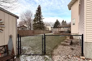 1085 Briarwood Dr, Worthington, MN 56187 - Photo 6