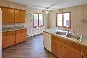 939 Duluth Ave N, Thief River Falls, MN 56701 - Photo 6