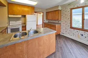 939 Duluth Ave N, Thief River Falls, MN 56701 - Photo 4